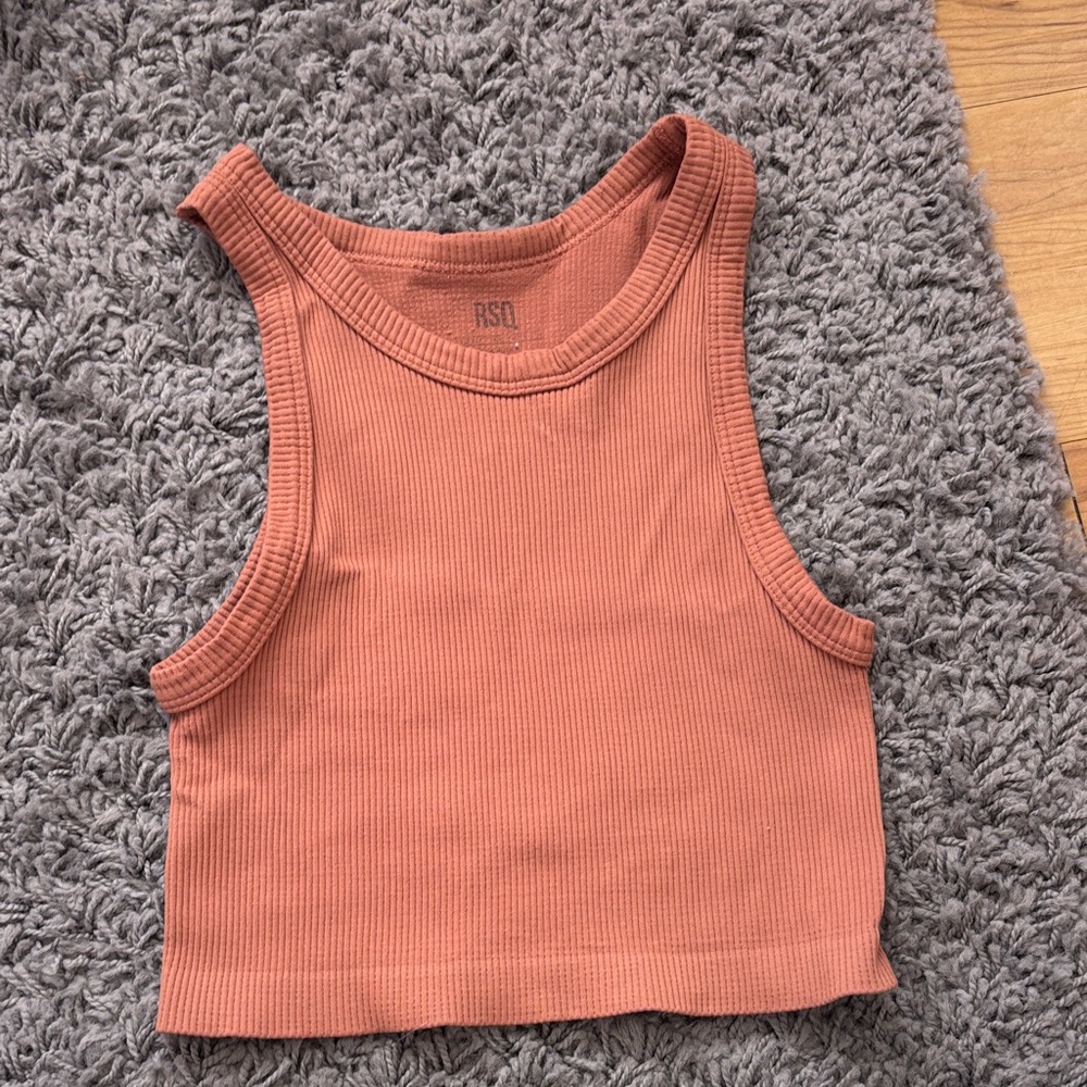 RSQ Ribbed Cropped Tank Top in Rust